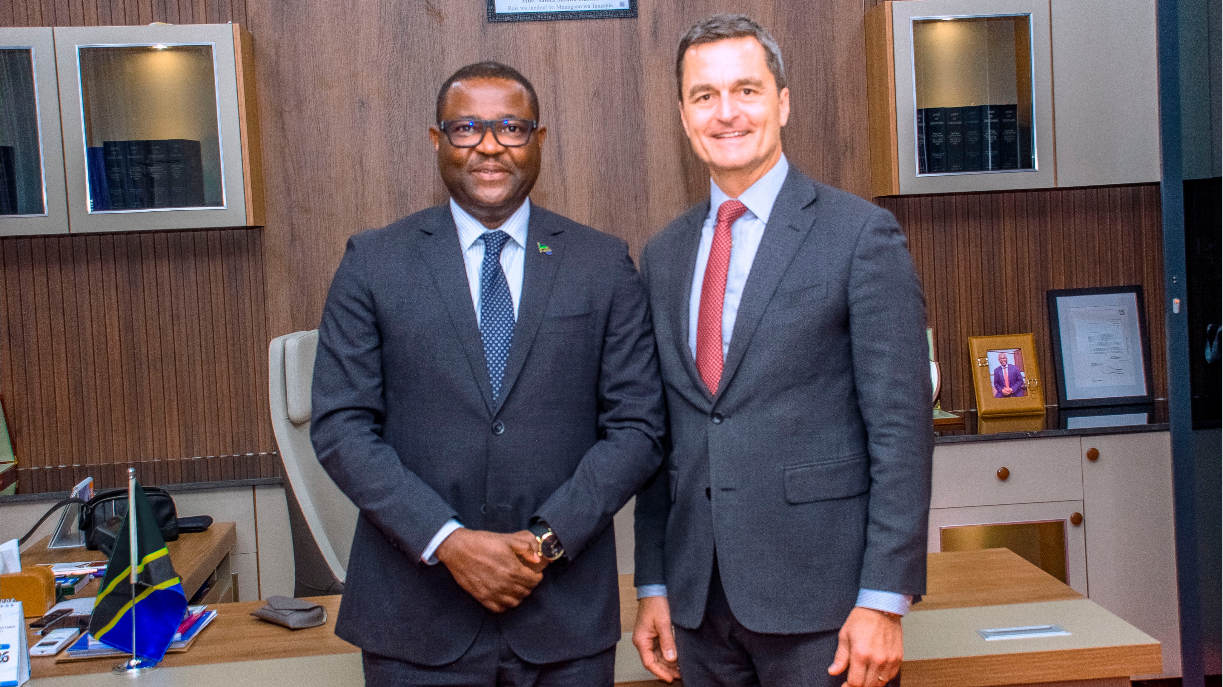 ATTORNEY GENERAL, U.S. AMBASSADOR MEET TO DISCUSS COOPERATION